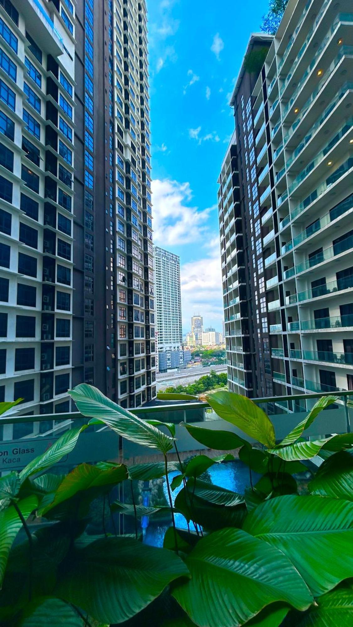 Summer Suites Klcc By Impexia Kuala Lumpur Exterior photo