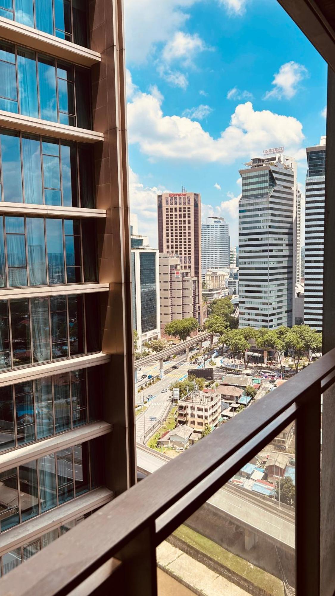 Summer Suites Klcc By Impexia Kuala Lumpur Exterior photo